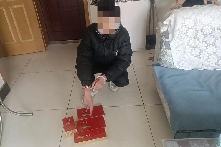 重庆男子深夜盗高档香烟，警方迅速破案彰显正义